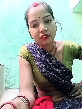 Snapshot of Bhuvi_Bedi chatting on 03/10/25, 03:45 Bhuvi Bedi online show from 03/10/25, 03:45