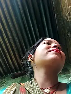 Snapshot of Bhuvi_Bedi chatting on 03/11/25, 02:43 Bhuvi Bedi online show from 03/11/25, 02:43