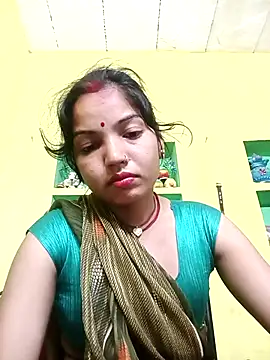 Snapshot of Bhuvi_Bedi chatting on 03/11/25, 04:40 Bhuvi Bedi online show from 03/11/25, 04:40