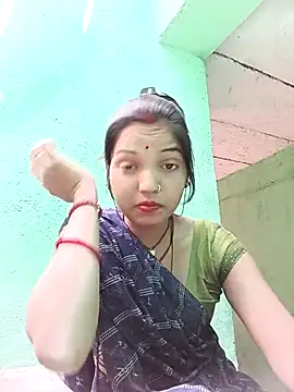 Snapshot of Bhuvi_Bedi chatting on 03/12/25, 07:46 Bhuvi Bedi online show from 03/12/25, 07:46