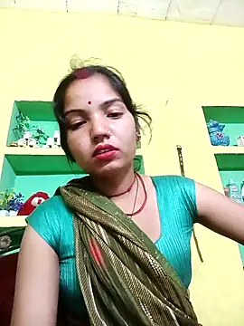 Snapshot of Bhuvi_Bedi chatting on 03/13/25, 04:45 Bhuvi Bedi online show from 03/13/25, 04:45