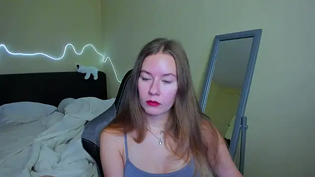 Snapshot of EmilyPaw chatting on 11/11/25, 09:09 EmilyPaw online show from 11/11/25, 09:09