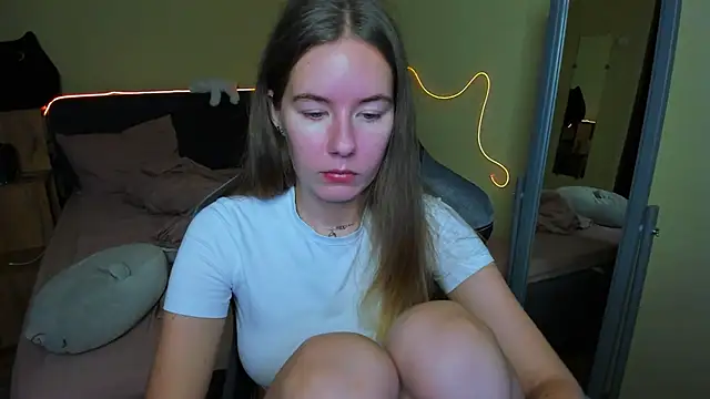 Snapshot of EmilyPaw chatting on 11/20/25, 04:07 EmilyPaw online show from 11/20/25, 04:07