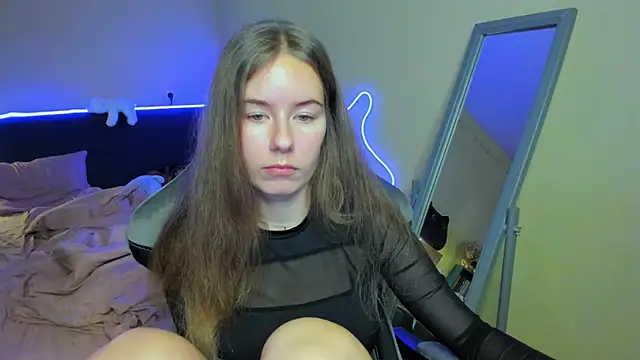 Snapshot of EmilyPaw chatting on 12/05/25, 06:26 EmilyPaw online show from 12/05/25, 06:26