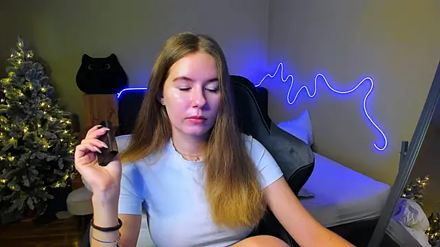 Snapshot of EmilyPaw chatting on 12/20/25, 10:00 EmilyPaw online show from 12/20/25, 10:00