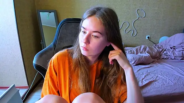 Snapshot of EmilyPaw chatting on 04/16/26, 10:49 EmilyPaw online show from 04/16/26, 10:49