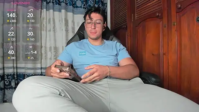 Snapshot of Amon__ashford chatting on 02/11/26, 01:54 Amon ashford online show from 02/11/26, 01:54