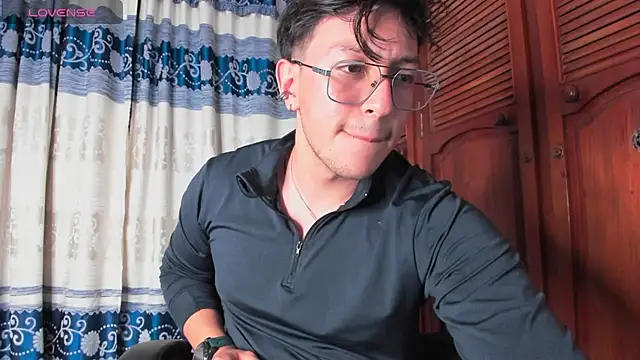 Snapshot of Amon__ashford chatting on 02/12/26, 03:23 Amon ashford online show from 02/12/26, 03:23