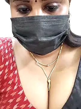 Snapshot of Queenflowerr chatting on 02/06/25, 05:25 Queenflowerr online show from 02/06/25, 05:25