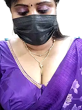 Snapshot of Queenflowerr chatting on 03/02/25, 09:11 Queenflowerr online show from 03/02/25, 09:11