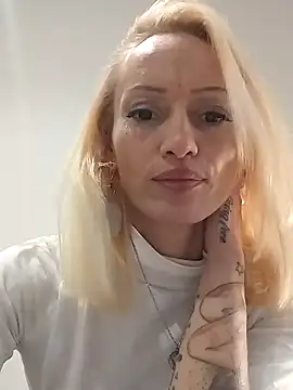 Snapshot of Malessia12 chatting on 01/21/25, 08:43 Malessia12 online show from 01/21/25, 08:43