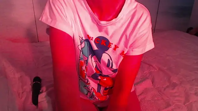 Snapshot of sweetchani666 chatting on 12/21/25, 01:07 sweetchani666 online show from 12/21/25, 01:07