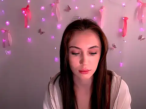 Snapshot of Nikonara_Love chatting on 05/05/26, 01:19 Nikonara Love online show from 05/05/26, 01:19
