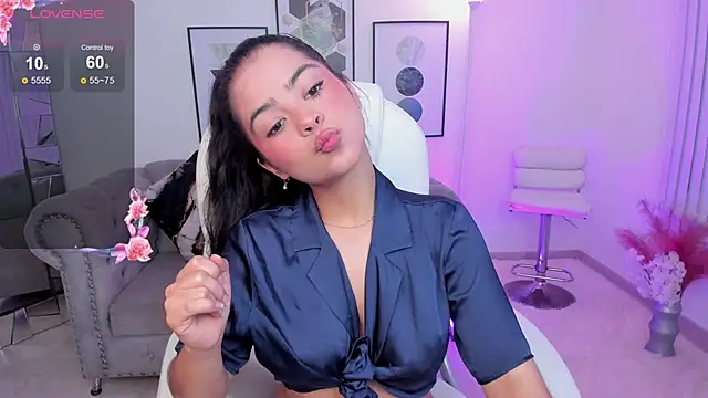 Snapshot of Layla_Breezee chatting on 01/26/25, 12:11 Layla Breezee online show from 01/26/25, 12:11