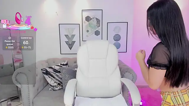 Snapshot of Layla_Breezee chatting on 03/21/25, 05:45 Layla Breezee online show from 03/21/25, 05:45