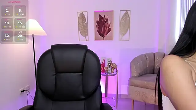 Snapshot of Layla_Breezee chatting on 10/25/25, 02:46 Layla Breezee online show from 10/25/25, 02:46