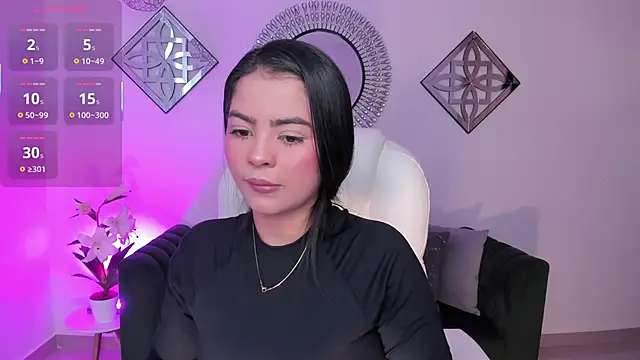 Snapshot of Layla_Breezee chatting on 12/15/25, 12:31 Layla Breezee online show from 12/15/25, 12:31