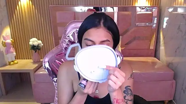 Snapshot of lilith_petit_sub chatting on 02/05/25, 01:04 lilith petit sub online show from 02/05/25, 01:04