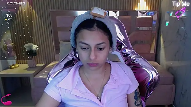 Snapshot of lilith_petit_sub chatting on 02/07/25, 01:01 lilith petit sub online show from 02/07/25, 01:01