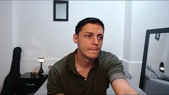 Snapshot of Frank_Millers chatting on 05/16/26, 12:29 Frank Millers online show from 05/16/26, 12:29