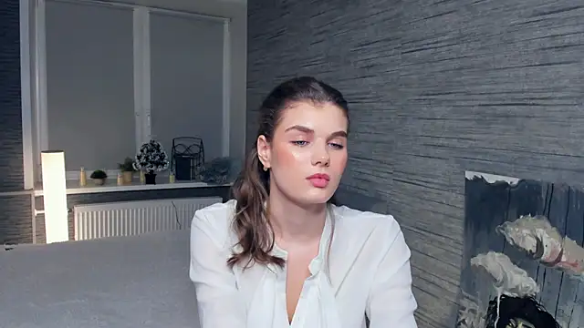 FloraDobb online show from 01/29/25, 01:37