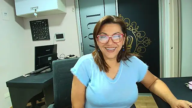 TiffanyyWilson online show from 05/05/26, 01:02