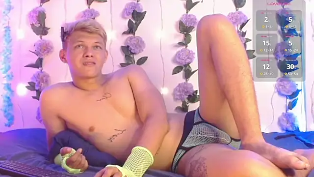 Snapshot of izan_20 chatting on 03/04/26, 10:05 izan 20 online show from 03/04/26, 10:05