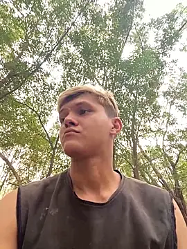 Snapshot of izan_20 chatting on 03/13/26, 08:26 izan 20 online show from 03/13/26, 08:26