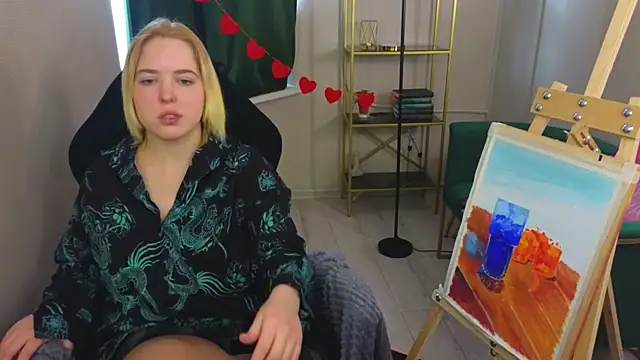 Manic pixie  online show from 02/16/25, 11:05