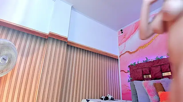 scarlett  evans  online show from 02/24/25, 06:26