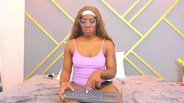 Snapshot of Alaia_Colins chatting on 02/21/25, 06:51 Alaia Colins online show from 02/21/25, 06:51