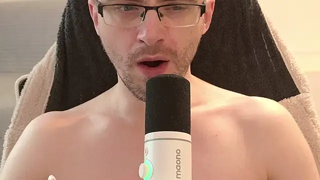 Snapshot of Moonsire1 chatting on 02/20/26, 05:37 Moonsire1 online show from 02/20/26, 05:37