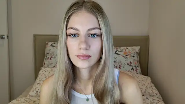 Snapshot of GabriellaOlsen chatting on 10/08/25, 10:02 GabriellaOlsen online show from 10/08/25, 10:02