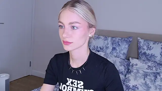 Snapshot of GabriellaOlsen chatting on 12/17/25, 01:39 GabriellaOlsen online show from 12/17/25, 01:39