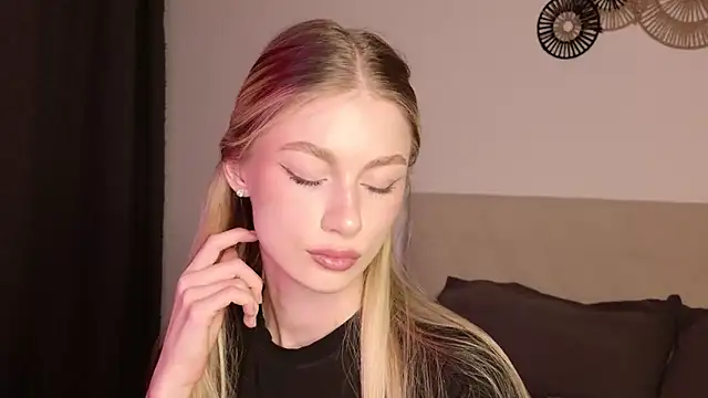 Snapshot of GabriellaOlsen chatting on 04/15/26, 04:03 GabriellaOlsen online show from 04/15/26, 04:03