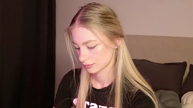 Snapshot of GabriellaOlsen chatting on 04/15/26, 07:58 GabriellaOlsen online show from 04/15/26, 07:58
