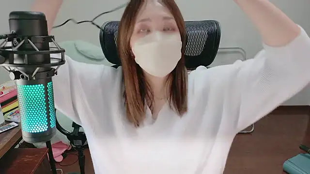Snapshot of mio7635 chatting on 07/23/26, 02:04 mio7635 online show from 07/23/26, 02:04