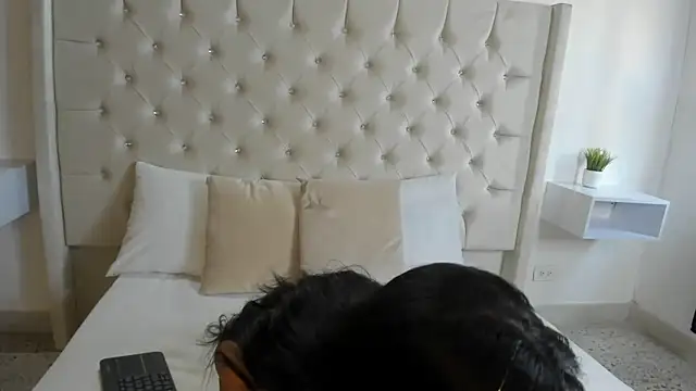 bella bloomg online show from 03/09/25, 03:16