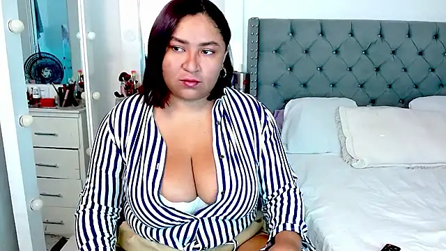 Snapshot of KarlaWild chatting on 01/24/25, 11:48 KarlaWild online show from 01/24/25, 11:48