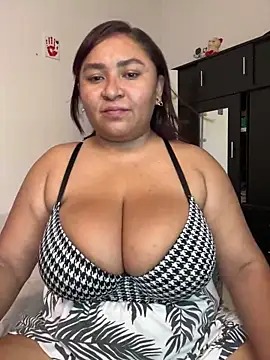 Snapshot of KarlaWild chatting on 01/27/25, 11:33 KarlaWild online show from 01/27/25, 11:33
