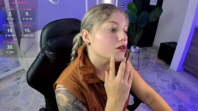 alaia greyy online show from 09/18/25, 01:02