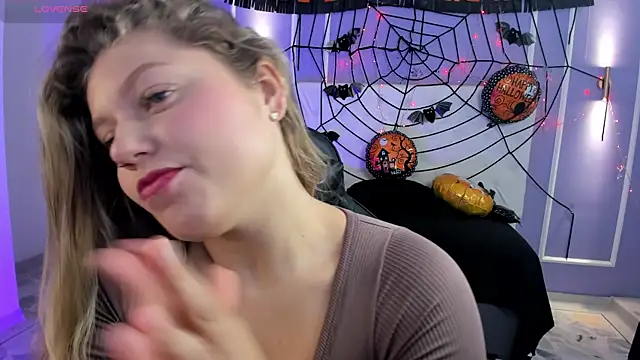 alaia greyy online show from 10/28/25, 01:25