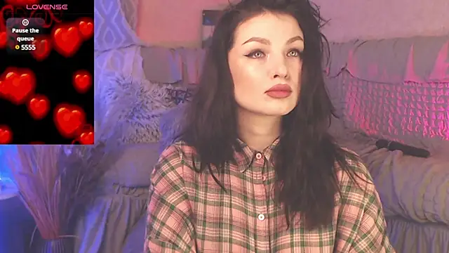 Snapshot of BritneyBarker chatting on 12/31/24, 02:40 BritneyBarker online show from 12/31/24, 02:40