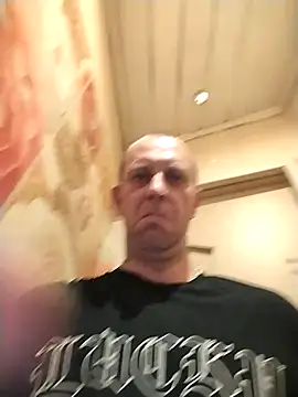 Snapshot of MaxDevilWhite chatting on 09/13/25, 06:13 MaxDevilWhite online show from 09/13/25, 06:13