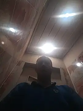 Snapshot of MaxDevilWhite chatting on 10/25/25, 10:04 MaxDevilWhite online show from 10/25/25, 10:04