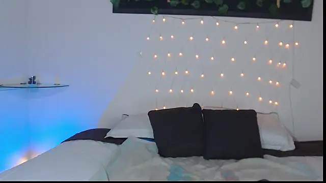 saray  jones online show from 03/11/25, 09:04