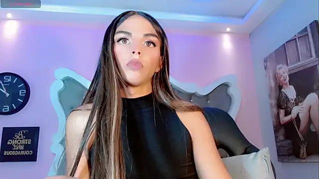Snapshot of CamiiGarcia chatting on 02/16/25, 06:21 CamiiGarcia online show from 02/16/25, 06:21