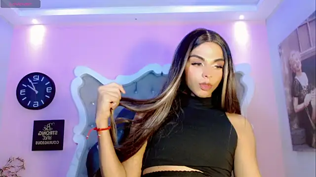 Snapshot of CamiiGarcia chatting on 02/16/25, 09:27 CamiiGarcia online show from 02/16/25, 09:27