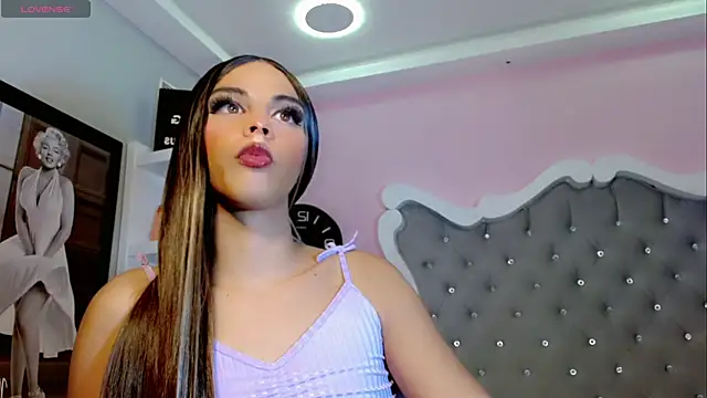 Snapshot of CamiiGarcia chatting on 02/24/25, 02:37 CamiiGarcia online show from 02/24/25, 02:37