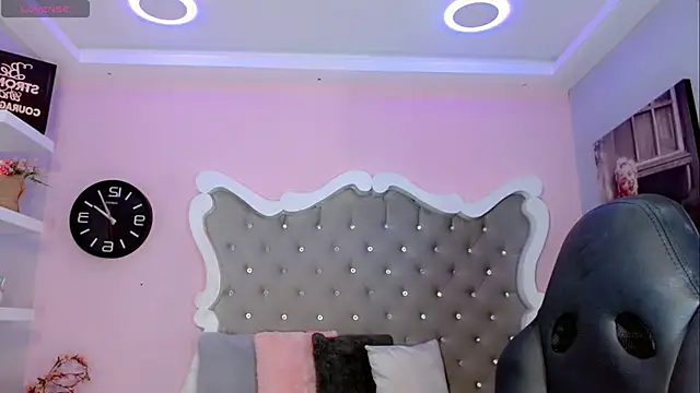 Snapshot of CamiiGarcia chatting on 02/25/25, 11:41 CamiiGarcia online show from 02/25/25, 11:41